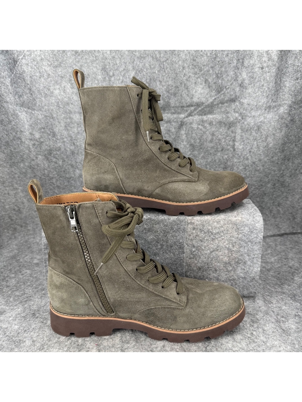 Vionic Lani Olive Green Suede Combat Boots Lug Sole Side Zip Size 6.5 236